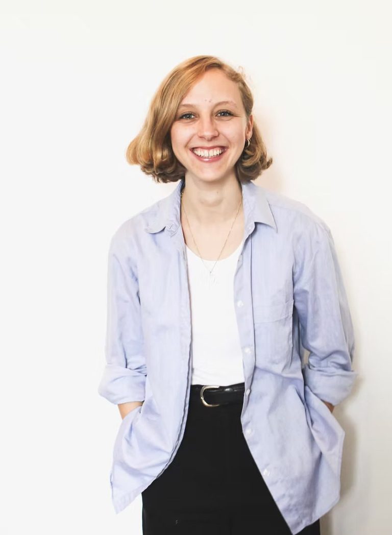 Fenia Weyrauch, M.Sc. Portraitfoto von Fenia Weyrauch, M.Sc., Psychologische Psychotherapeutin